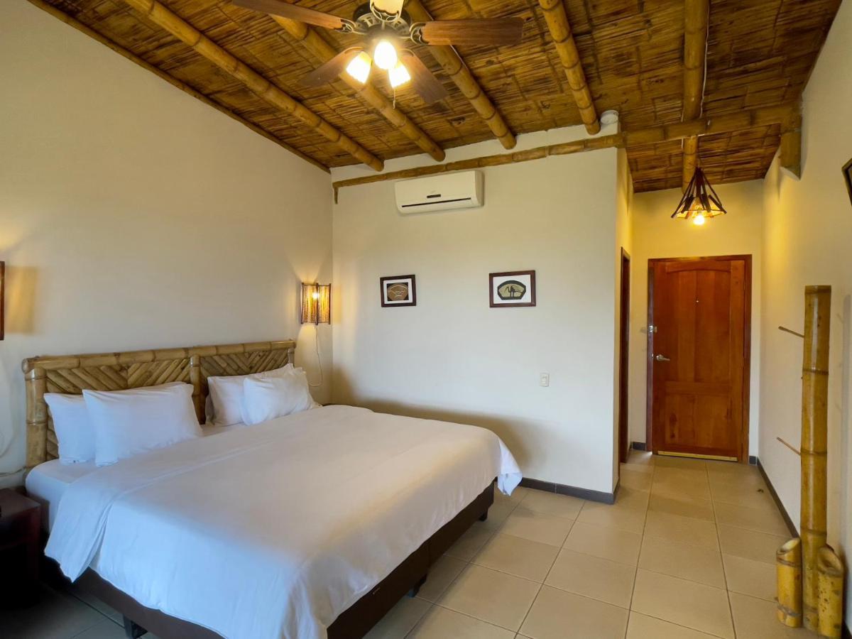 Nativa Bambu Hotel Montanita